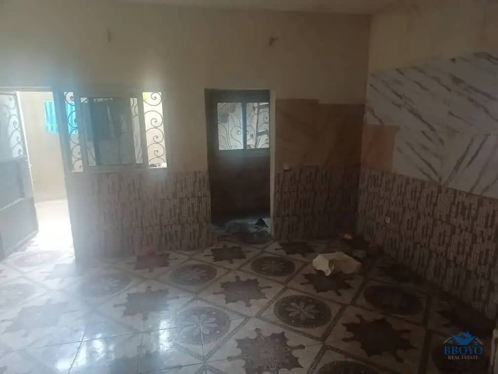 Modern Available lycee Emana  — photo 6
