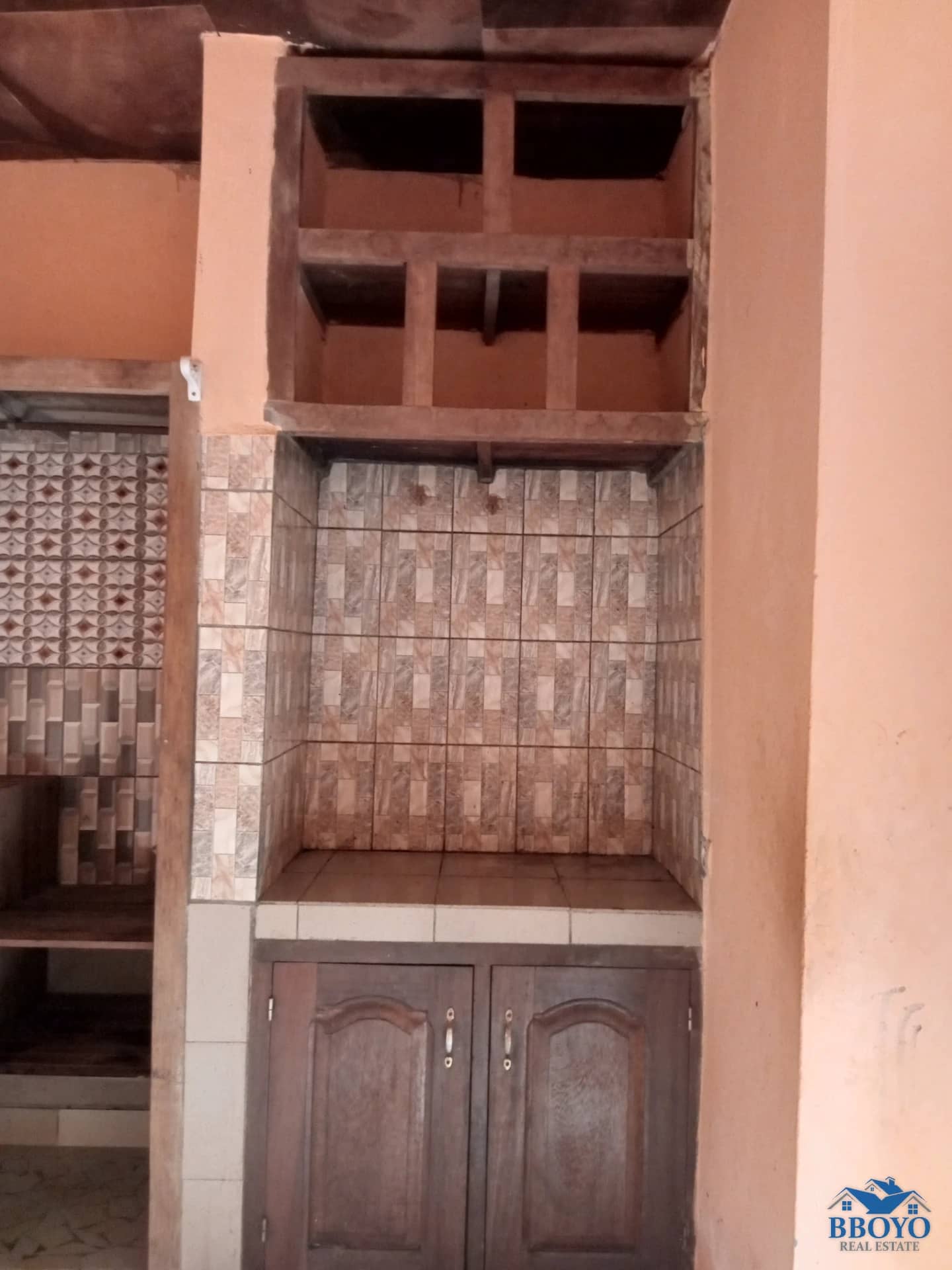 Modern room at Eleveur Mballa — photo 2