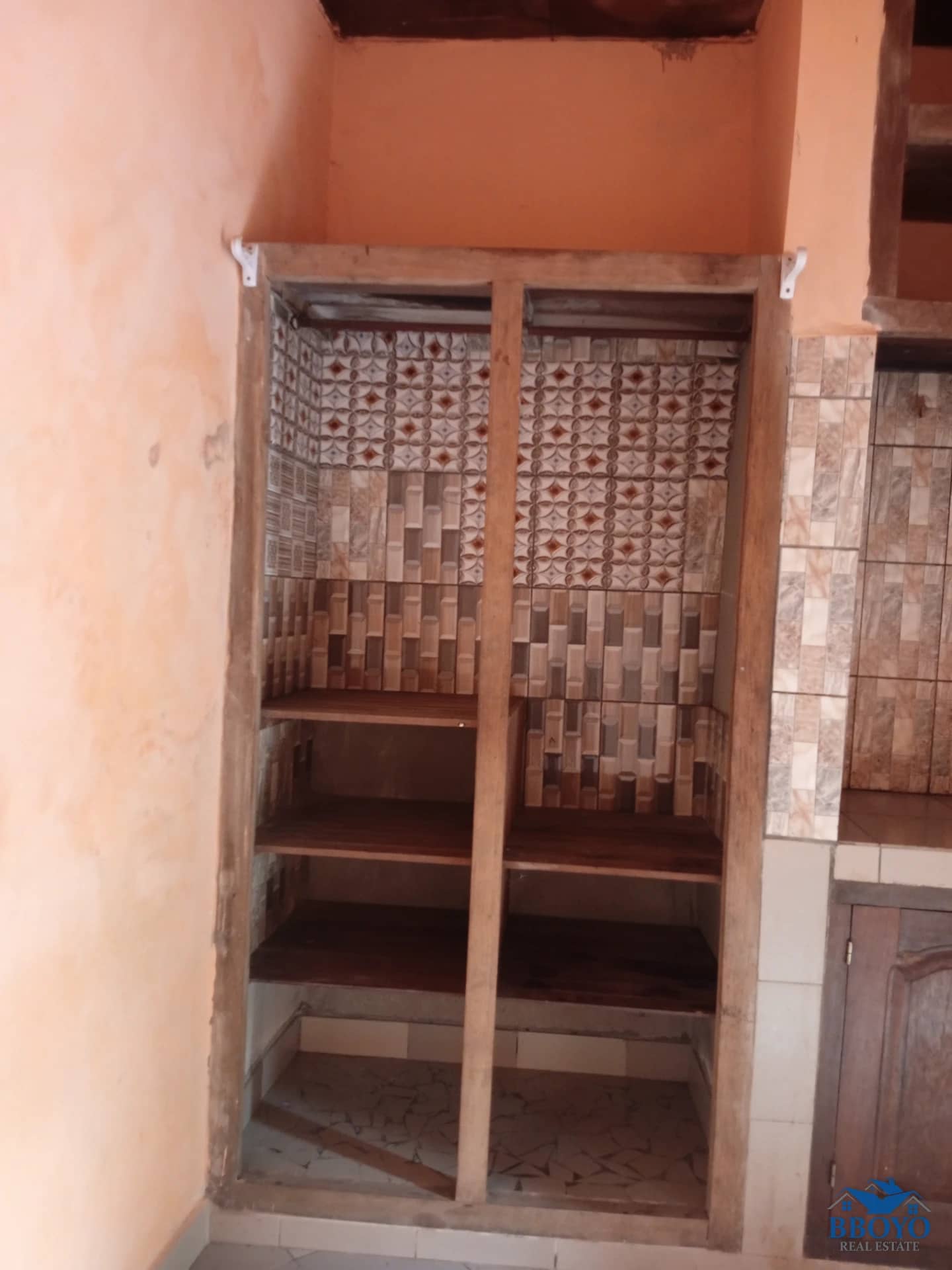 Modern room at Eleveur Mballa — photo 6