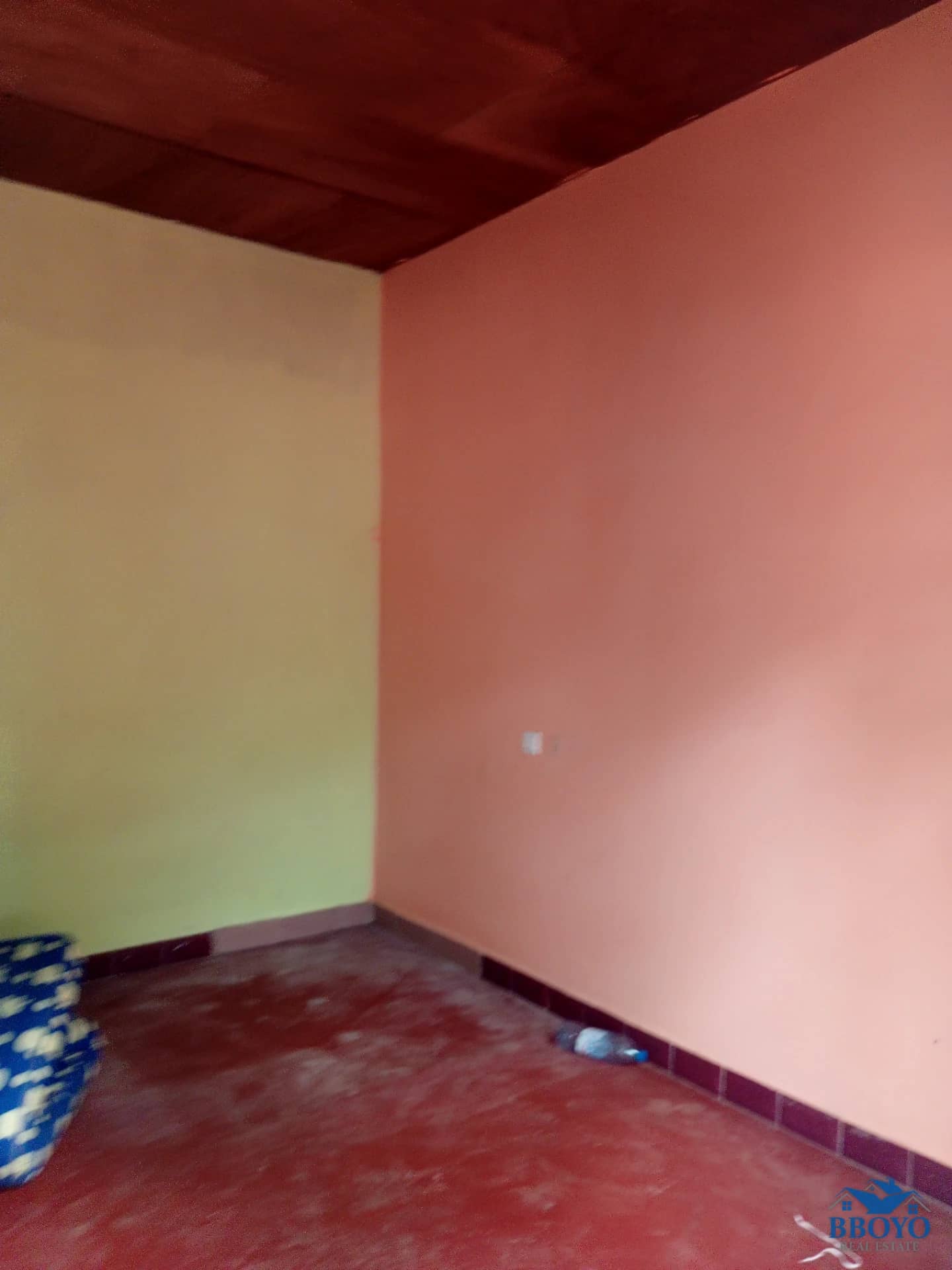 Semi-modern room at Eleveur Mballa — photo 2