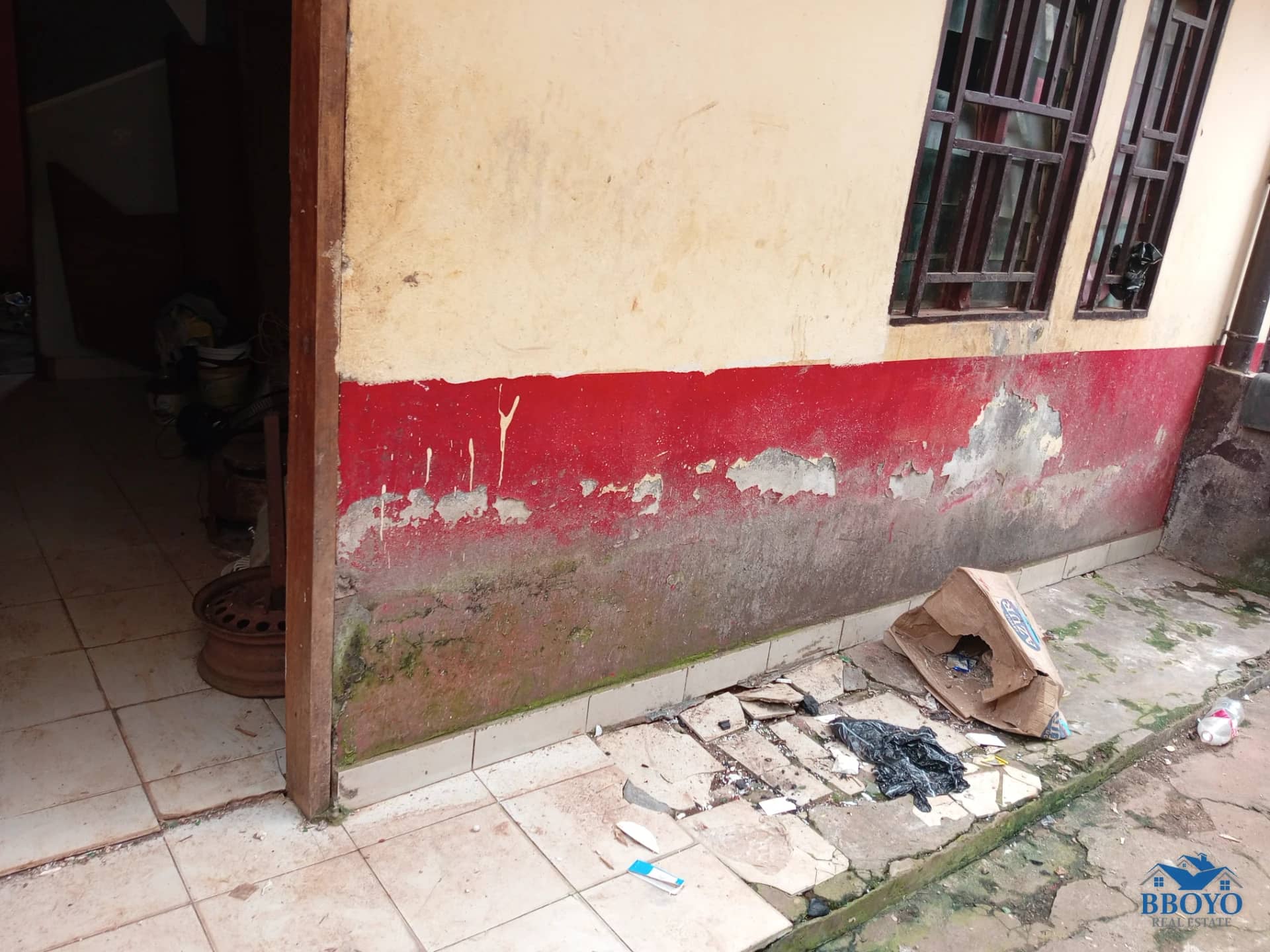 Semi-modern studio at Eleveur Mballa — photo 3