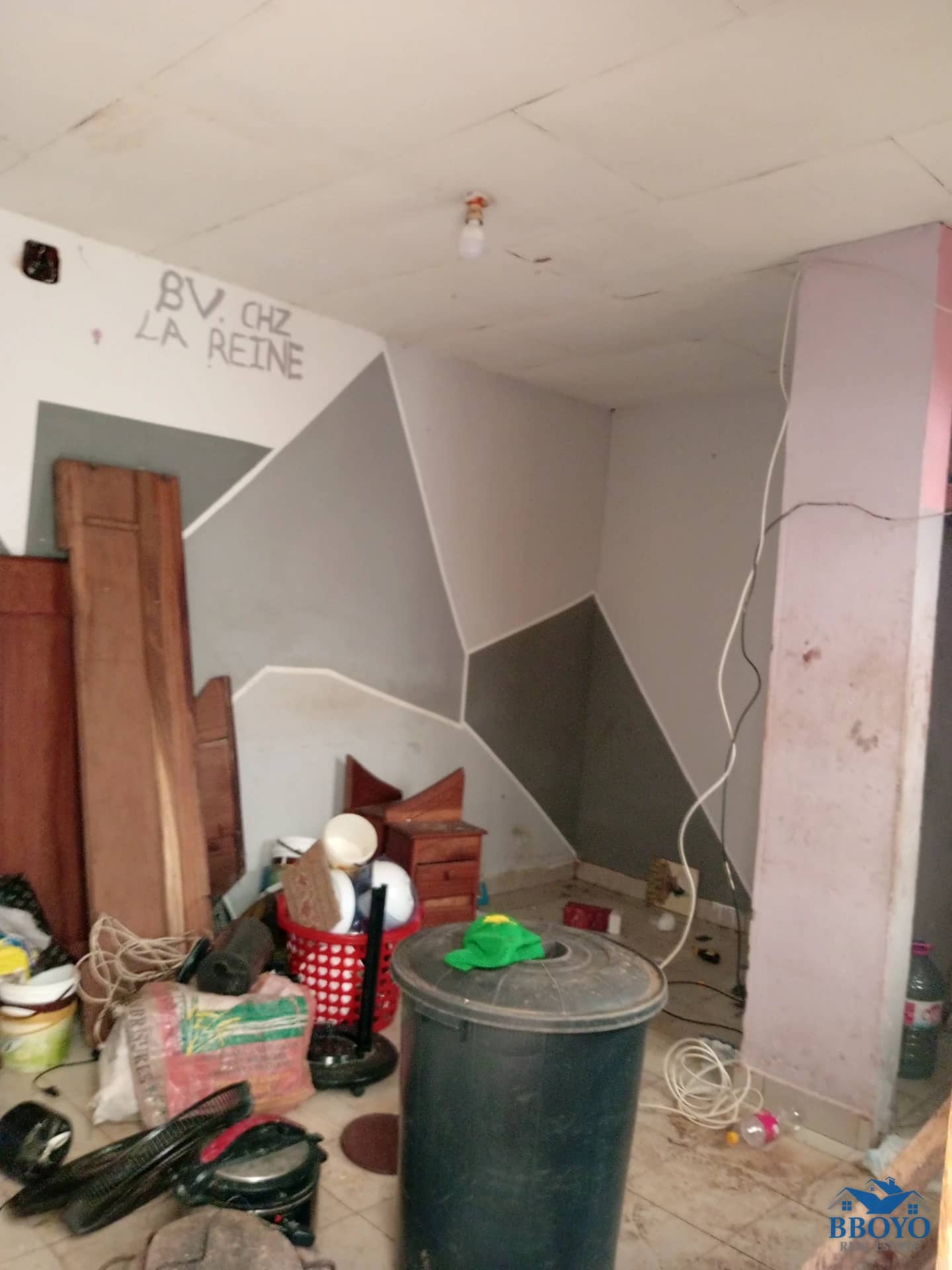 Semi-modern studio at Eleveur Mballa — photo 6