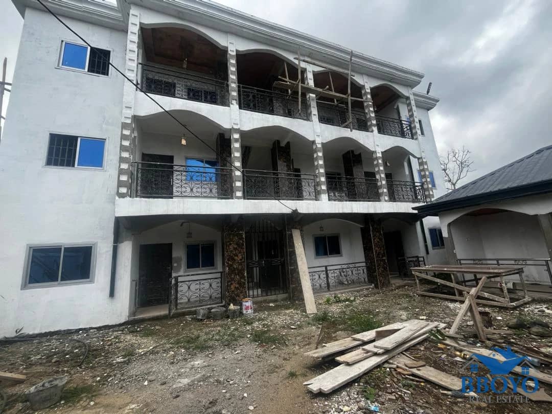 Commercial building for rent or guesthouse