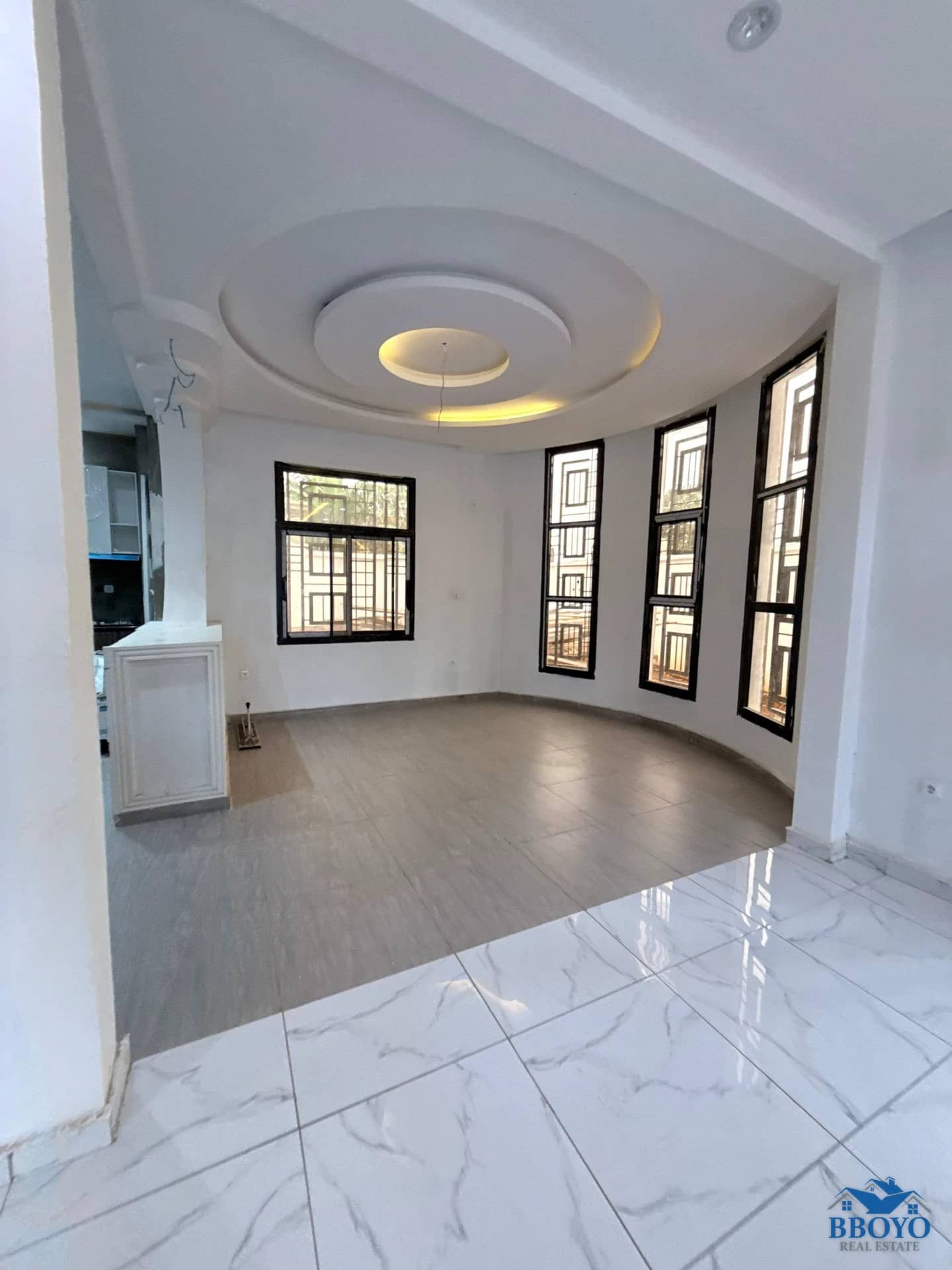 Duplex à louer à Odza — photo 2