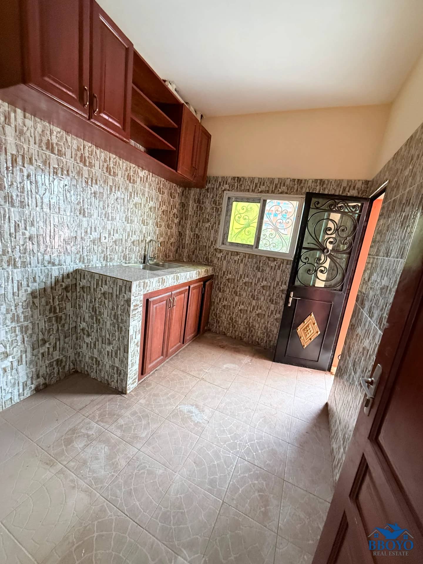 Appartement moderne à louer à Nkolfoulou — photo 6