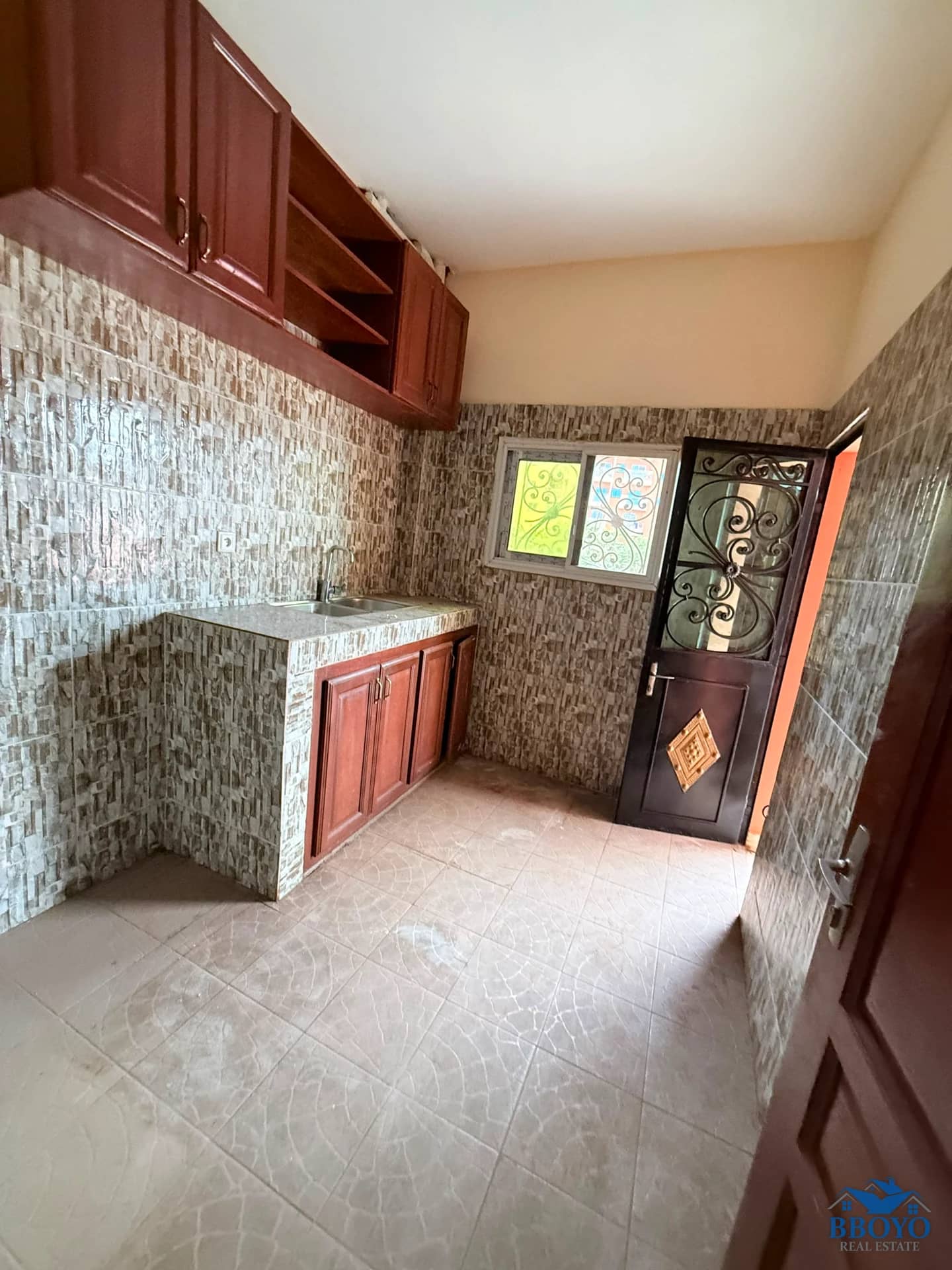 Appartement moderne à louer à Nkolfoulou — photo 3