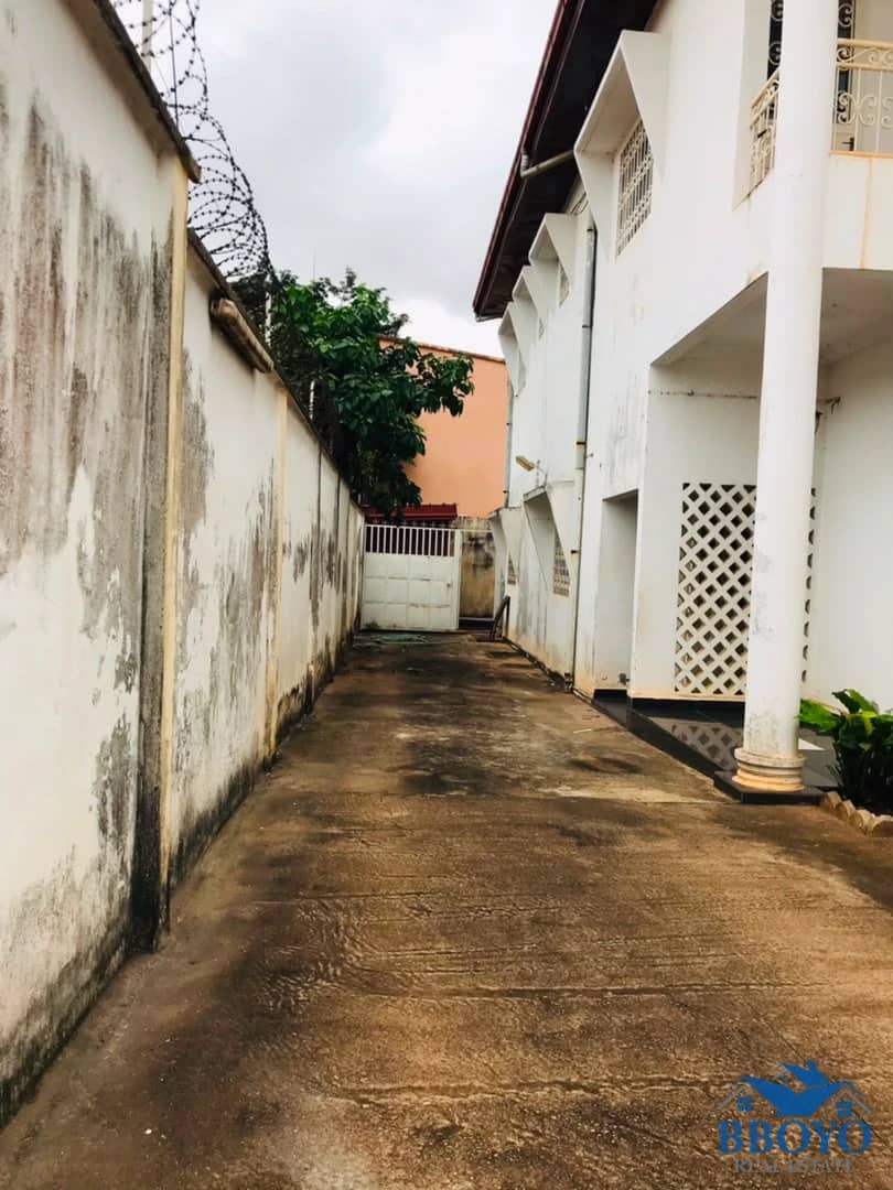 Duplex à louer à Bastos