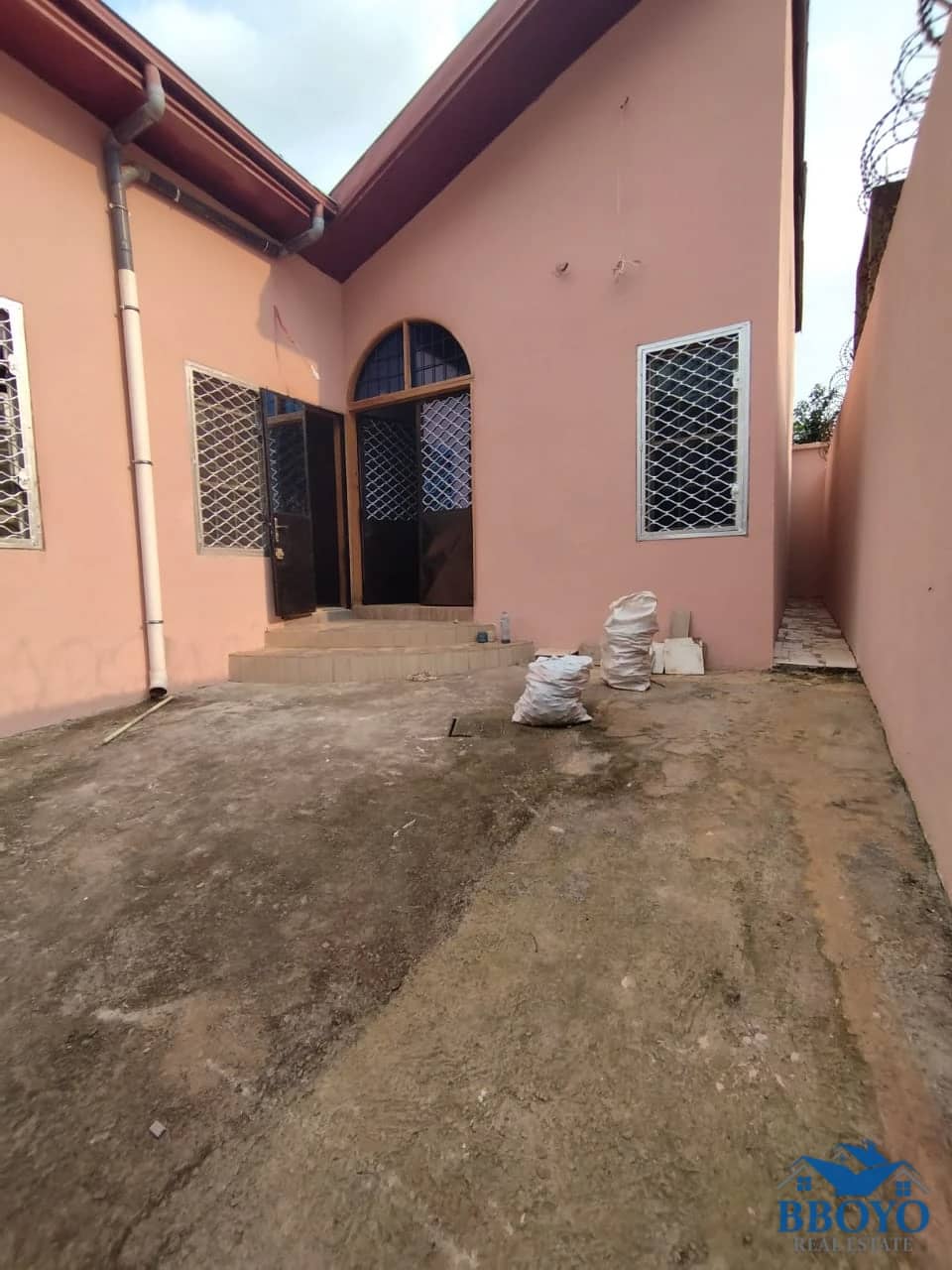 Maison individuelle à louer à Nkoabang