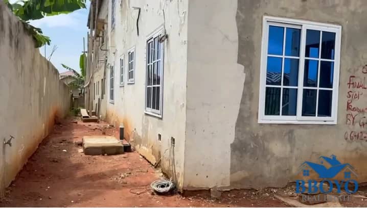 Semi finished exclusive 14 bedrooms for sale — photo 3