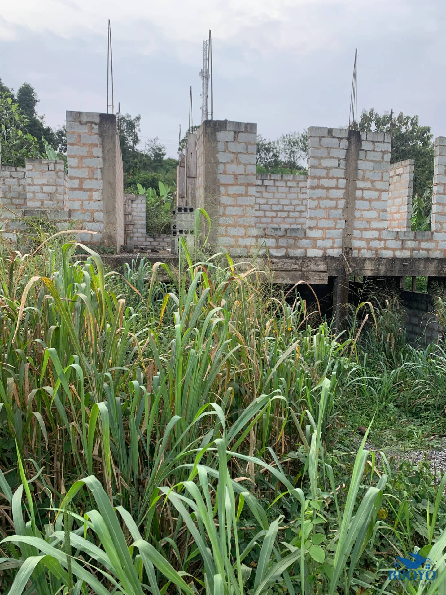 UNCOMPLETED DOWN-BELOW STOREY HOUSE FOR SALE — photo 3