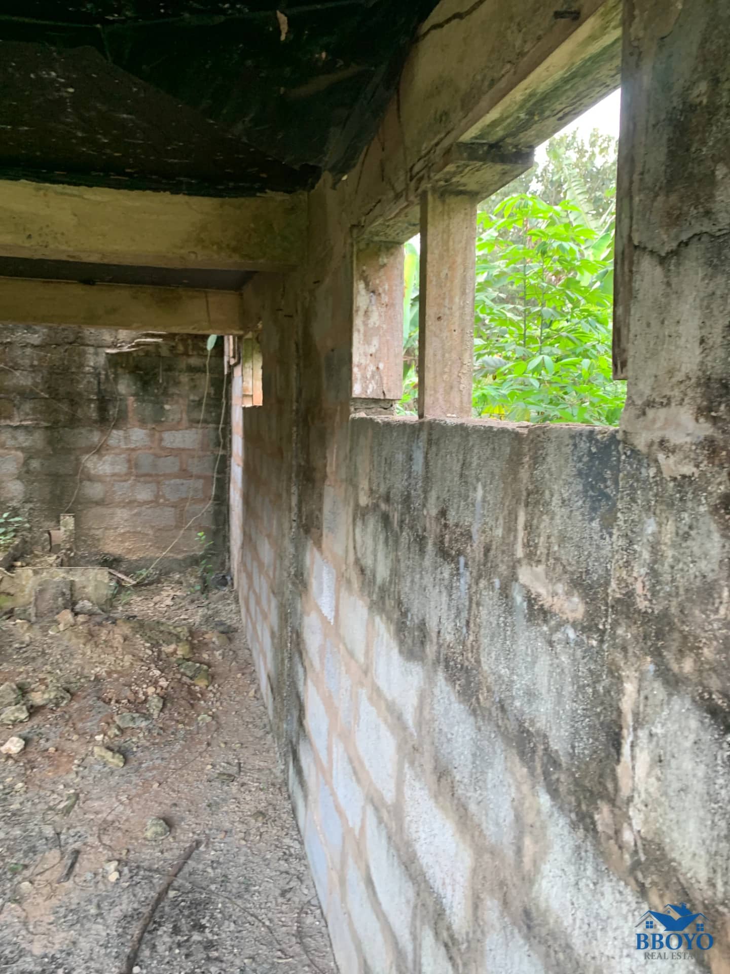 UNCOMPLETED DOWN-BELOW STOREY HOUSE FOR SALE — photo 4