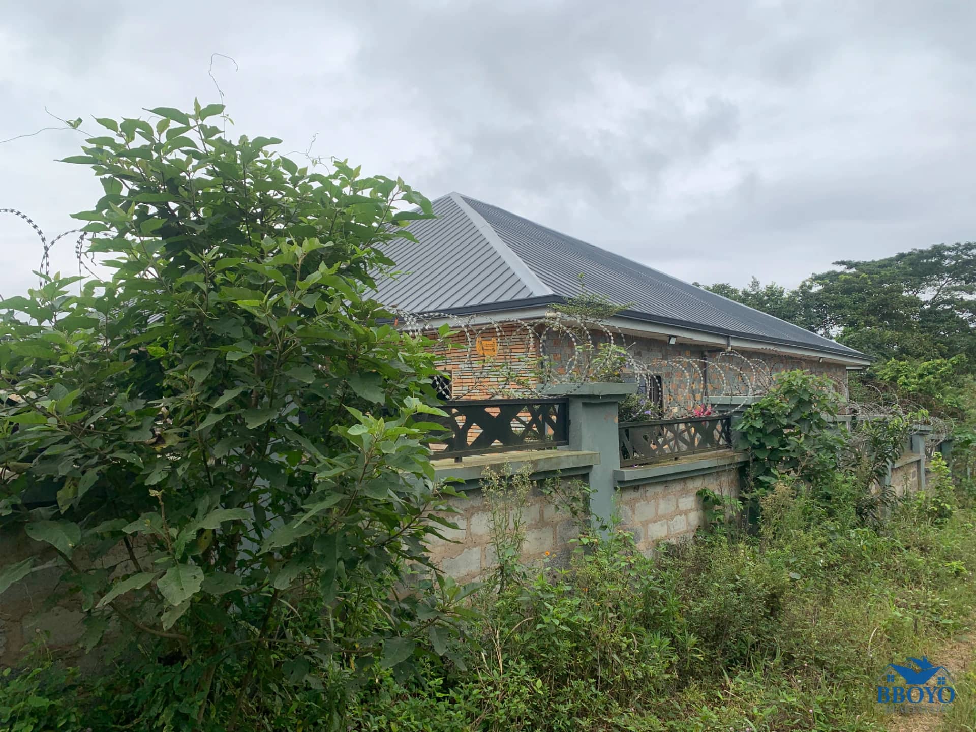 5-Bedroom House with Boys’ Quarters for Sale — photo 2