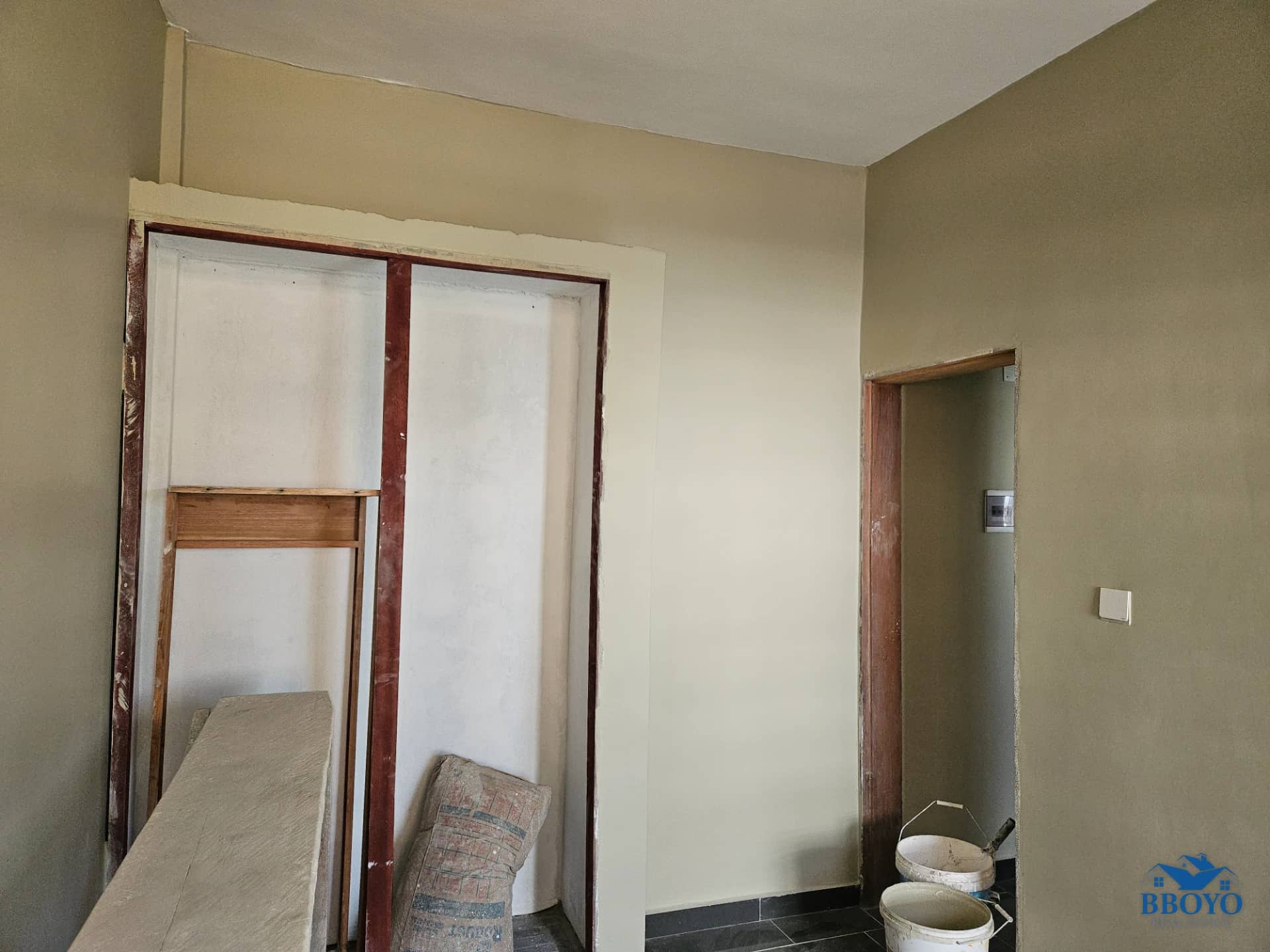 Modern studio standing — photo 6
