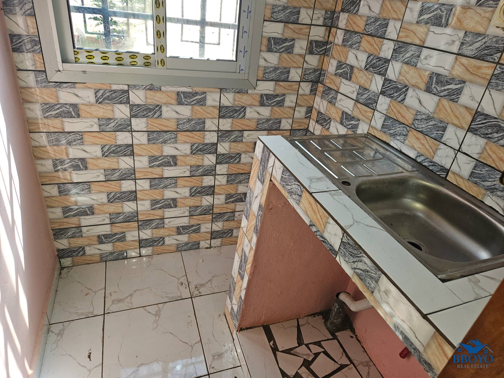 Spacious modern studio in Yaounde. — photo 2