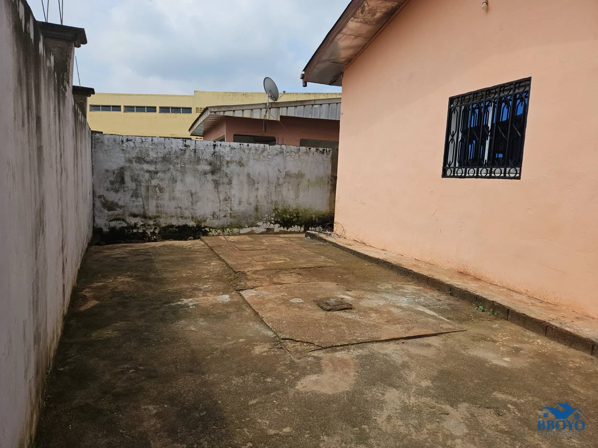Beautiful villa in Yaoundé, move in ready. — photo 3