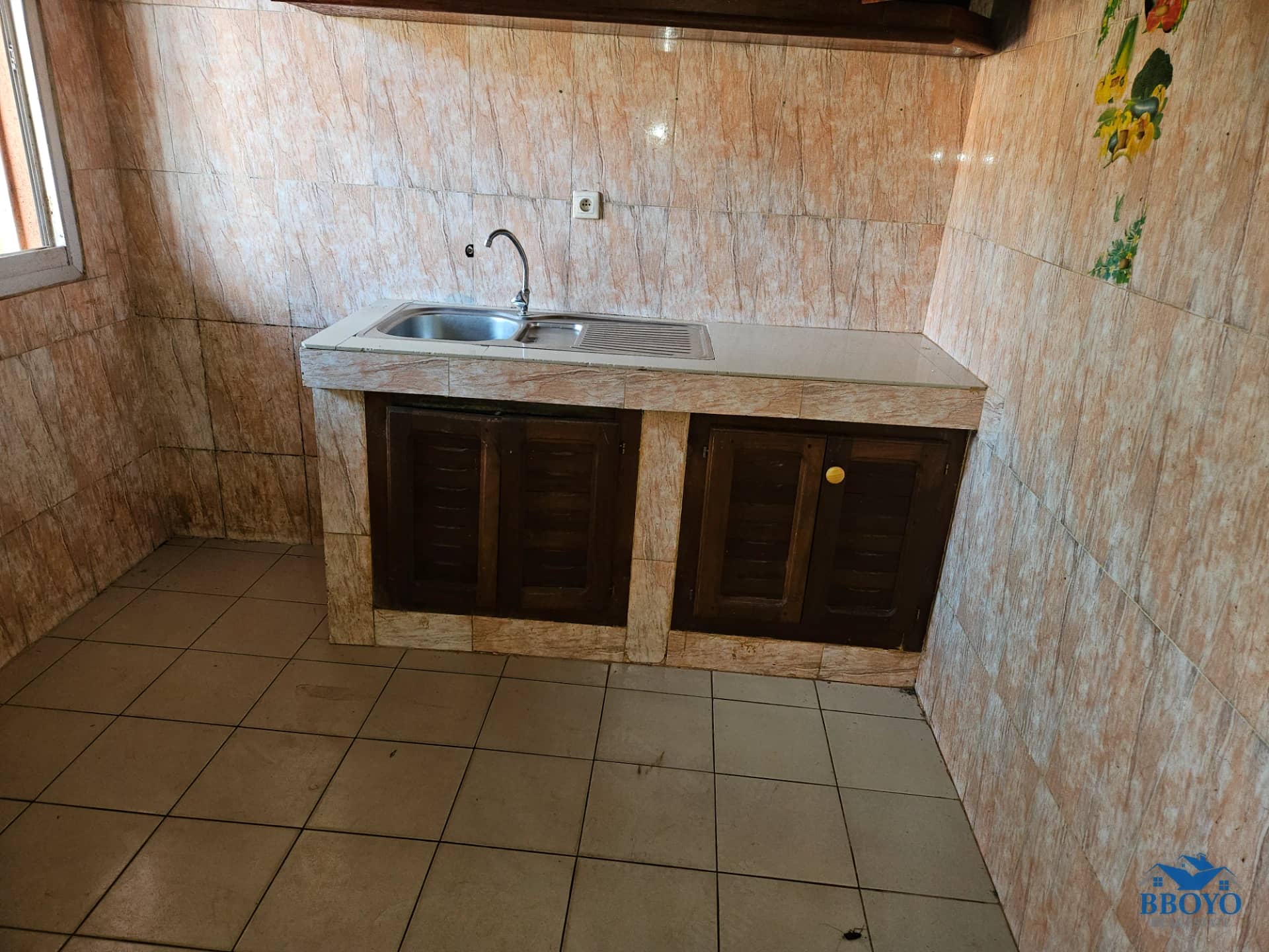 An amazing 3bedroom apartment available, move in ready.