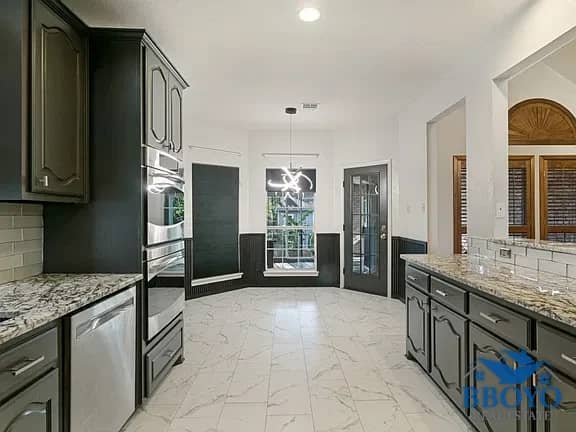 Spacious Texas Home with Greenbelt Oasis — photo 2